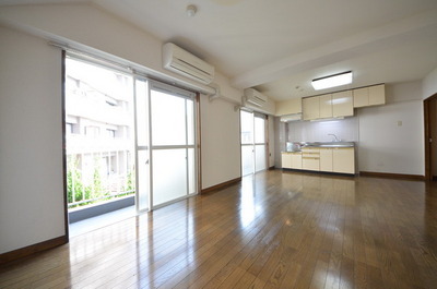 Living and room. ☆ Space in the sun ☆