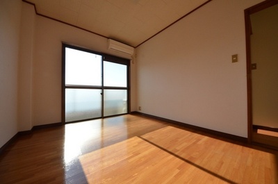 Living and room. Day is nice