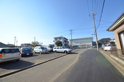 Other. 1m to the periphery (other)