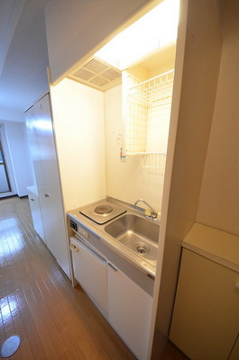 Kitchen. 1-neck electric stove kitchen