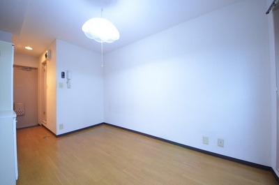 Other room space. Easy-to-use Western-style 6 Pledge