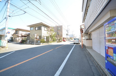 Other. 1m to the periphery (other)