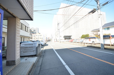 Other. 1m to the periphery (other)