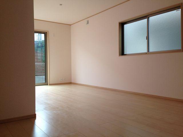 Living. 3 Building Living 16 Pledge Since there is no building on the other side of the window, Yang per good!