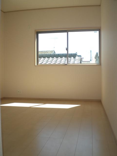 Non-living room. Building 3 6.5 quires Western-style