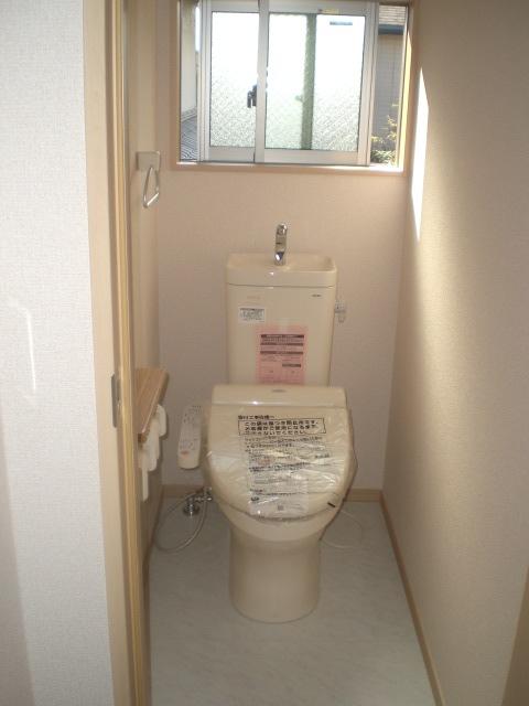 Toilet. Thanks in per yang Building 3 toilet, Toilet is also bright appearance is good!