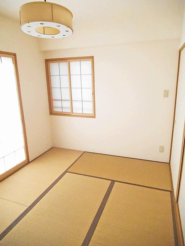 Non-living room. 6 Pledge of Japanese-style hit of the day facing the south