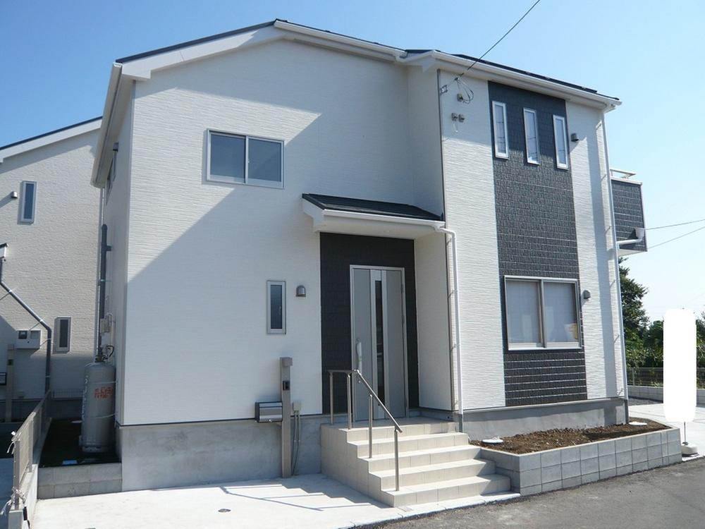 Local appearance photo. 1 Building, Local appearance photo