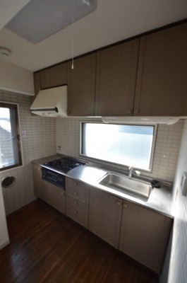 Kitchen. Open kitchen with a window on two sides