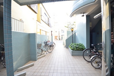 Other. 1m to the periphery (other)