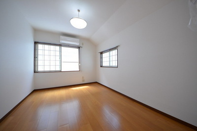 Living and room. Western-style 6 Pledge