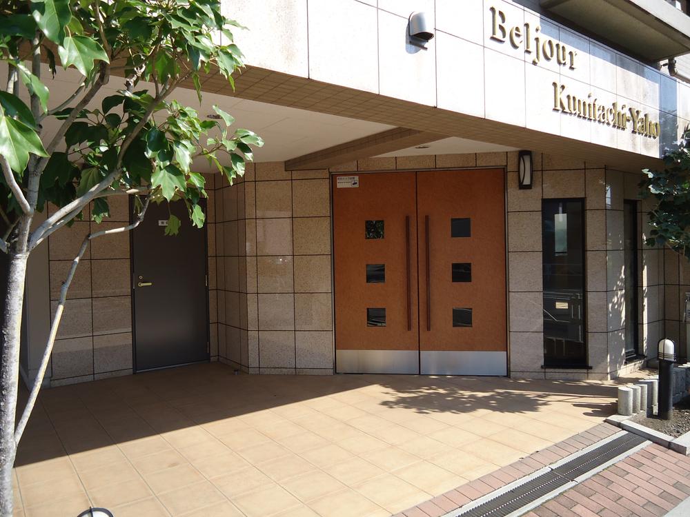 Entrance. Common areas
