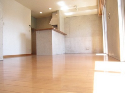 Living and room. 12 Pledge Western-style