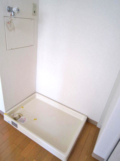 Other Equipment. Washing machine storage in the utility (direct drainage)