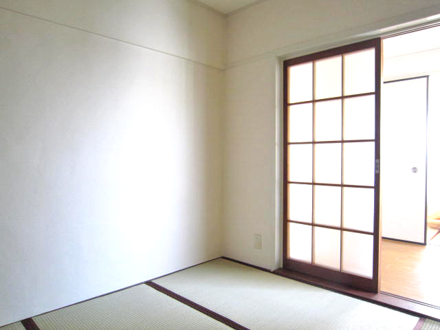 Living and room. Japanese-style room that leads to the utility