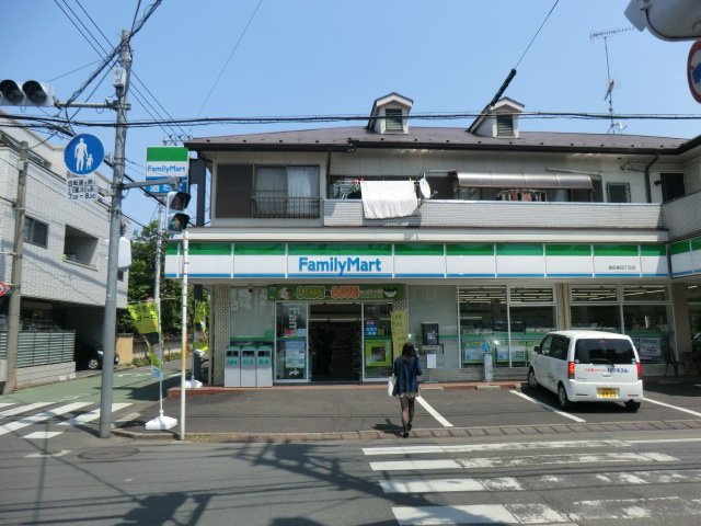 Convenience store. Family Mart (convenience store) to 200m