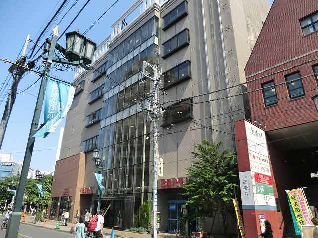 Supermarket. Seiyu to (super) 1200m