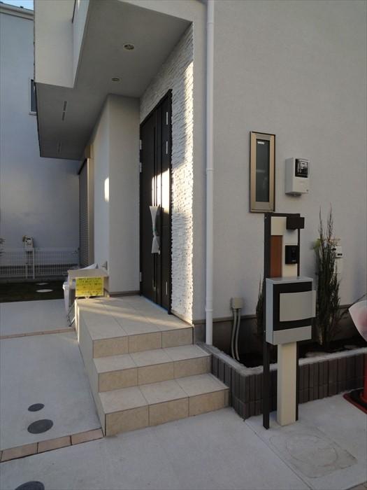 Entrance. (December 2013) Shooting