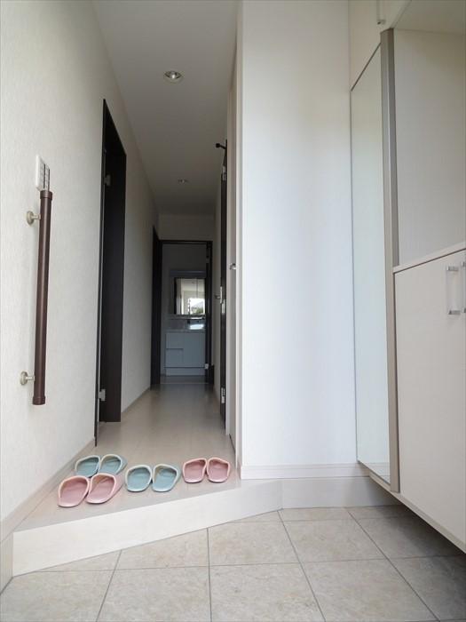 Entrance. (December 2013) Shooting