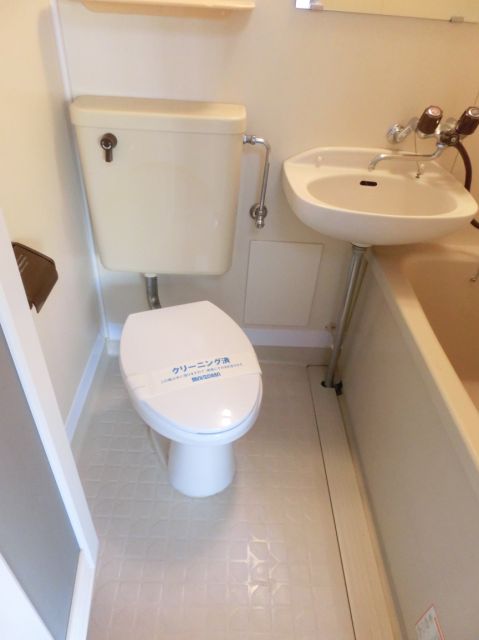 Toilet. It is a bath with a wash basin