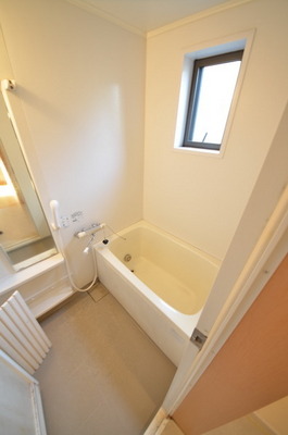 Bath. ☆ Bathing with a small window ☆