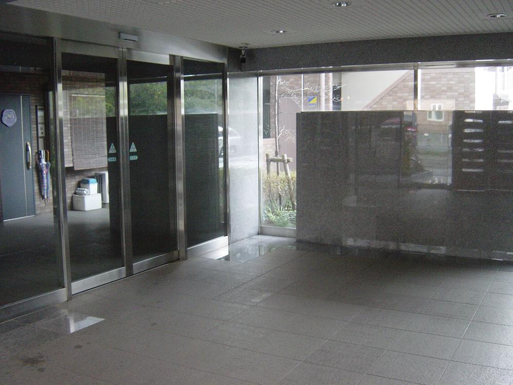 Entrance. Common areas