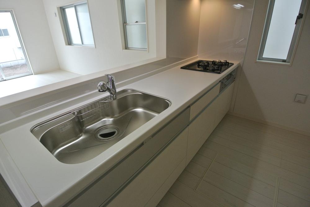 Kitchen. Local Photos