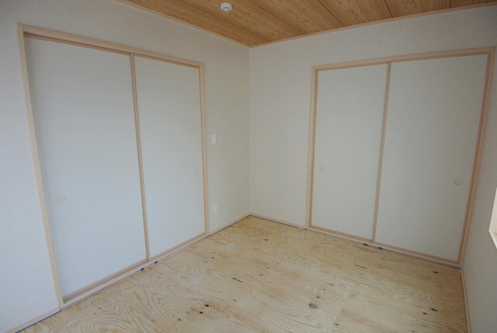 Non-living room. Local Photos