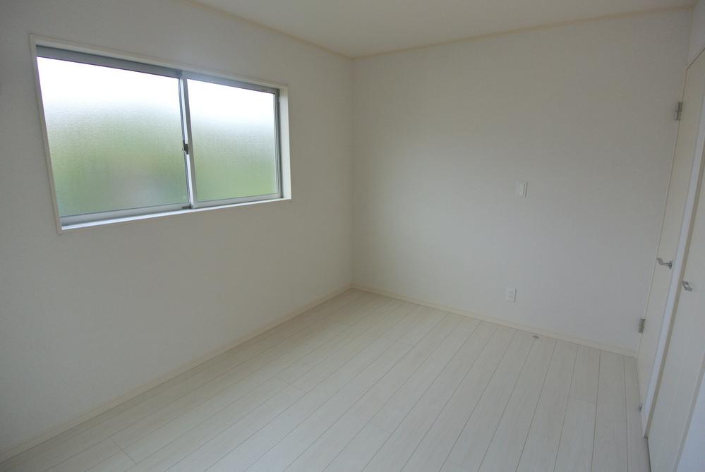 Non-living room. Local Photos