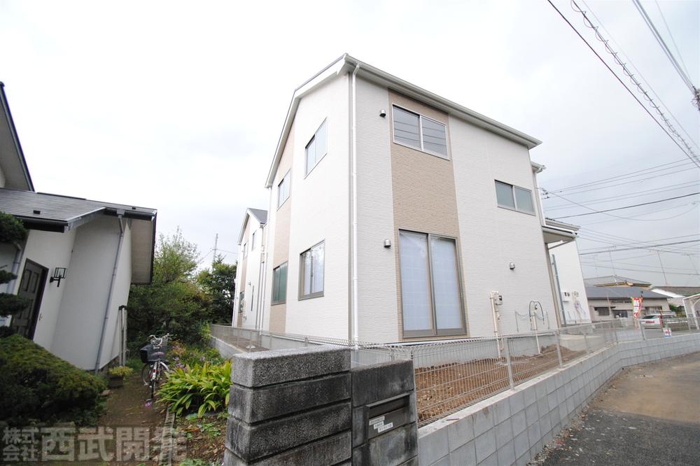 Local appearance photo. Local (10 May 2013) Shooting Building 2 With solar panels