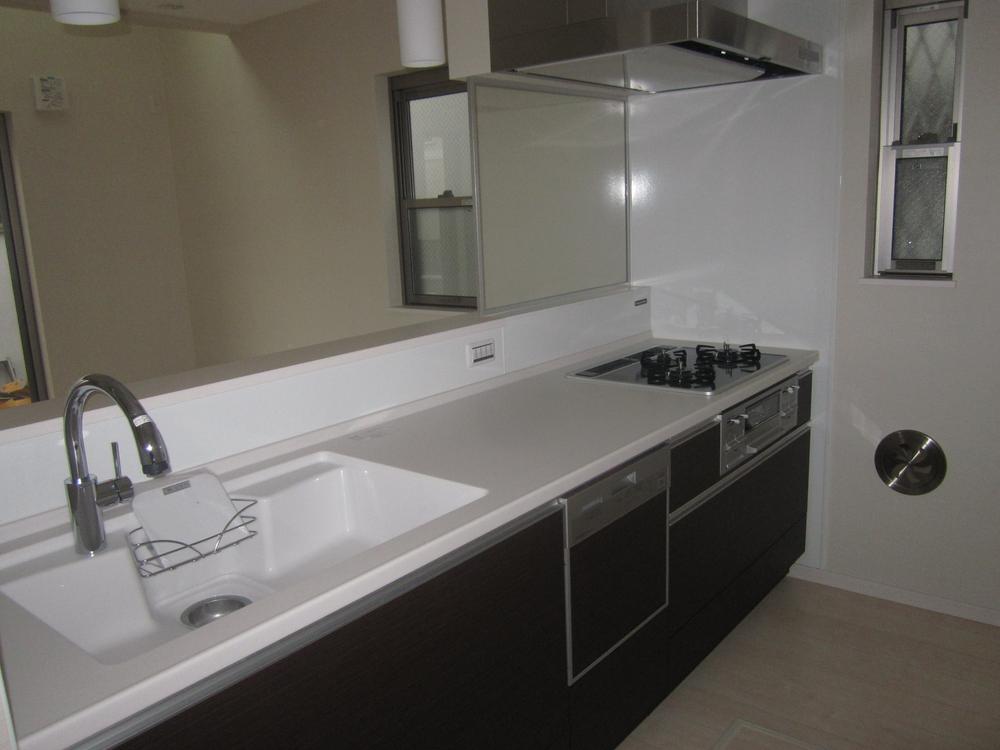 Kitchen. ● kitchen dishwasher