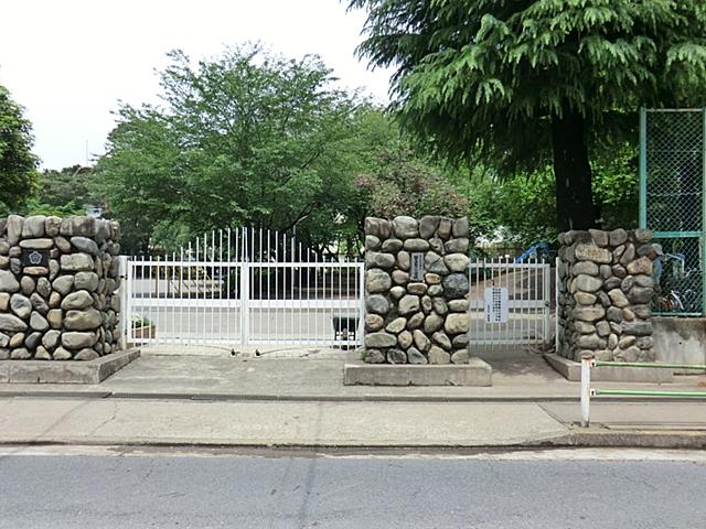 Primary school. 359m to National City National second elementary school