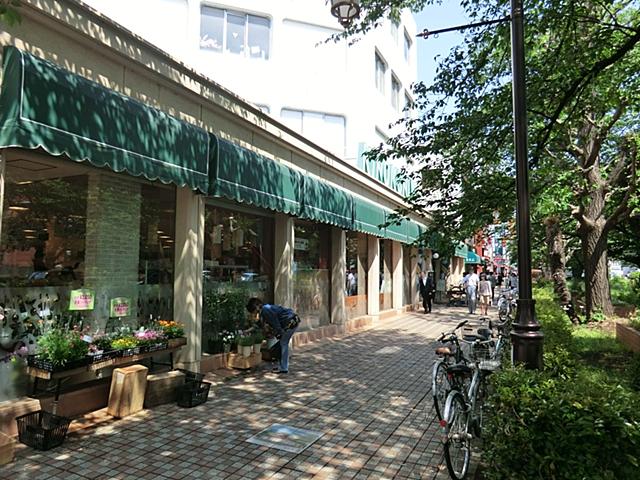 Supermarket. 170m to Kinokuniya National shop