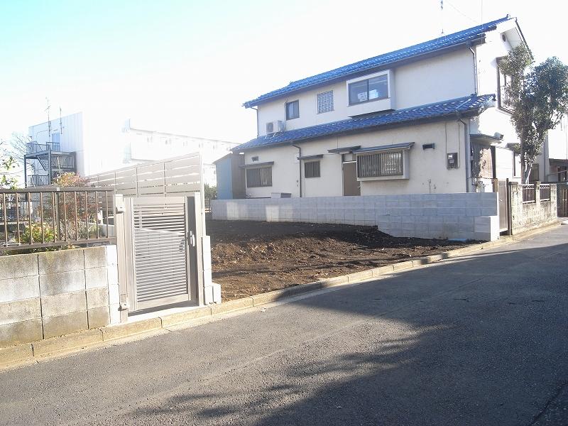 Local photos, including front road. The entire surface of the road is the road width 5m, It is open.