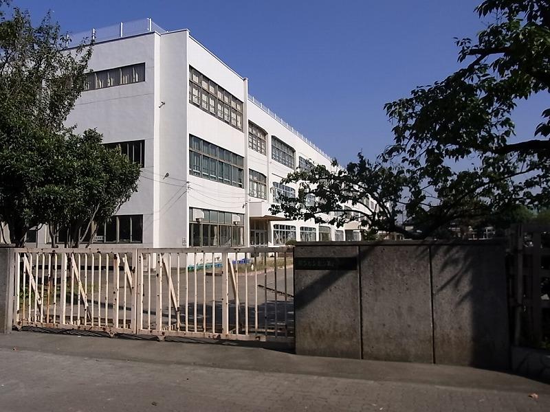 Primary school. 189m to National City National sixth elementary school