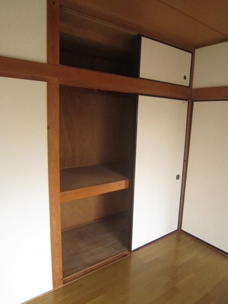 Receipt. Upper closet with storage space