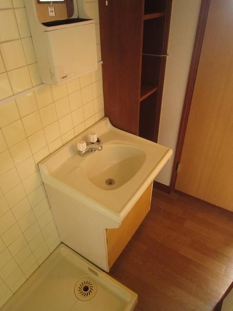 Washroom. Convenient independent wash basin in a busy morning