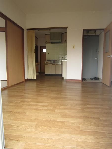 Living and room. Family a large dining kitchen that can reunion