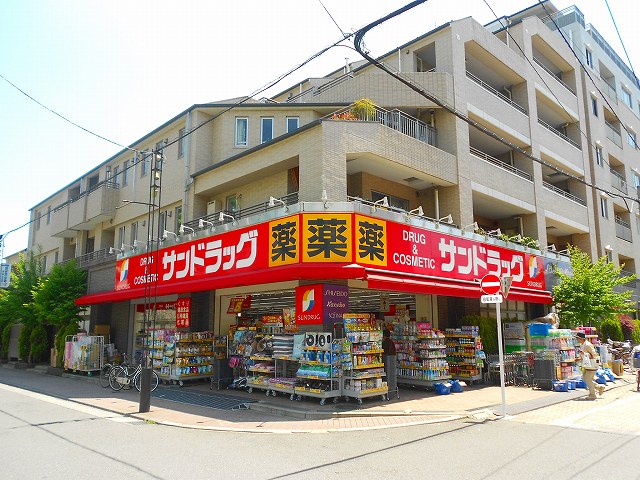 Dorakkusutoa. Dorakkusutoa (drugstore) to 200m