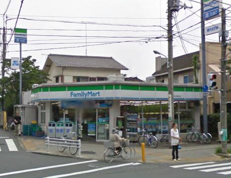 Convenience store. 600m to Family Mart (convenience store)