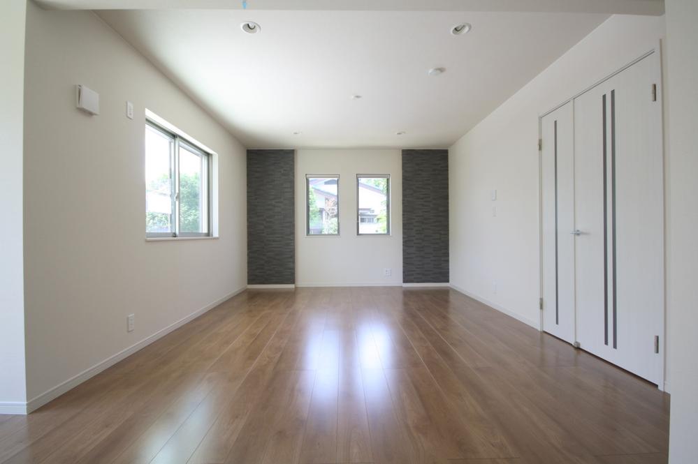 Living. Local Photos