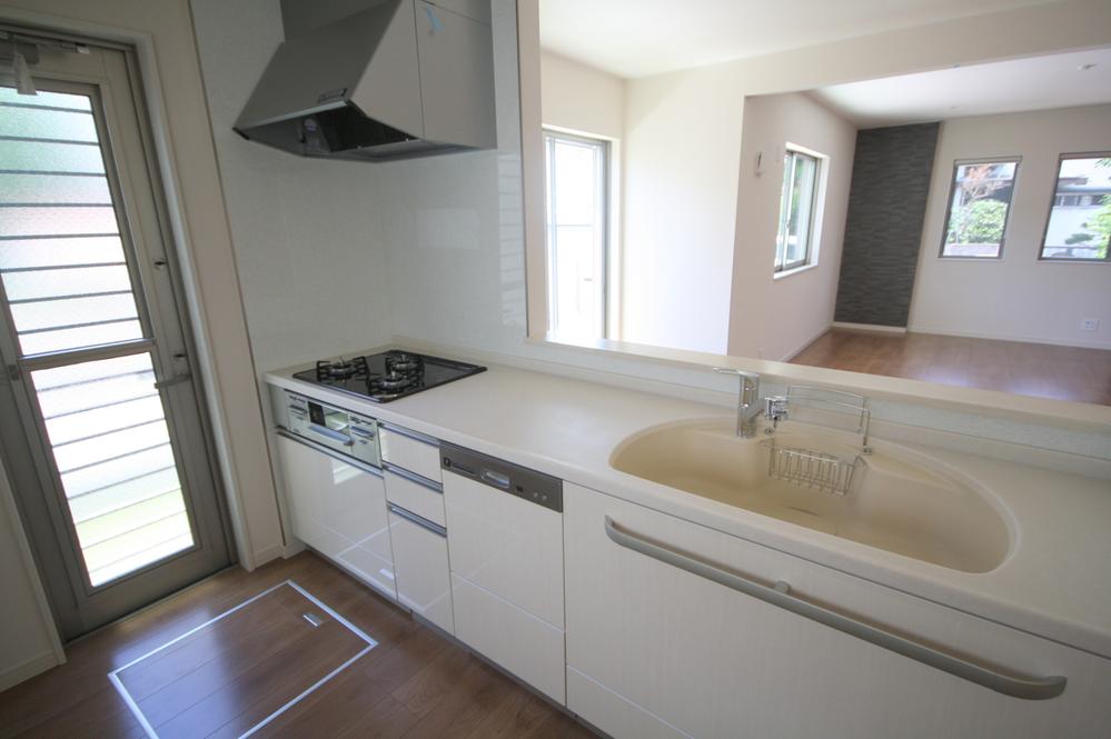 Kitchen. Local Photos