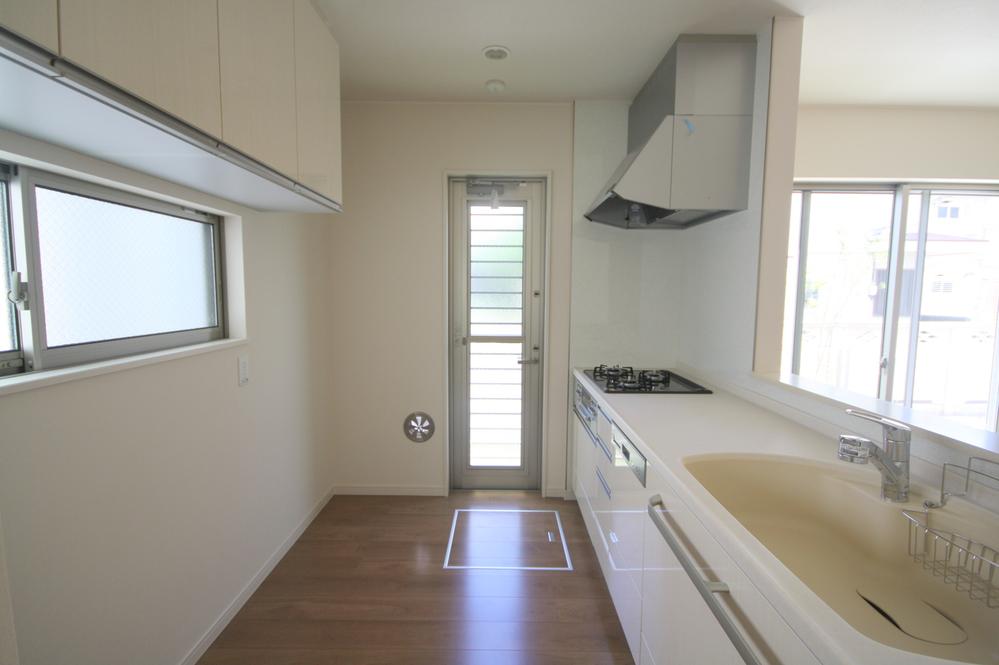 Kitchen. Local Photos