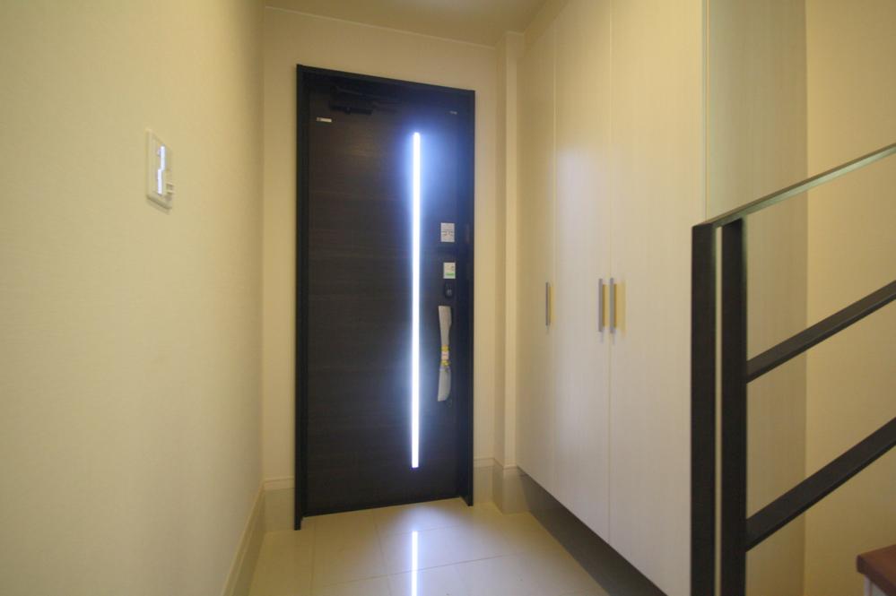 Entrance. Local Photos