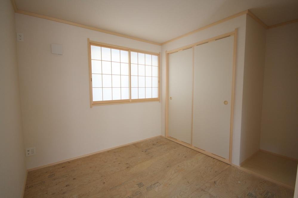 Non-living room. Local Photos