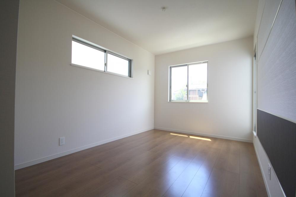 Non-living room. Local Photos