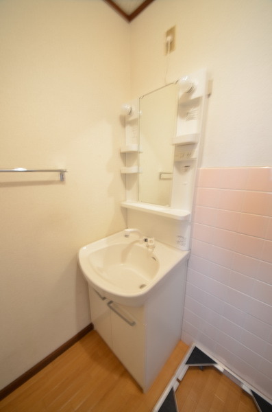 Washroom. Independent wash