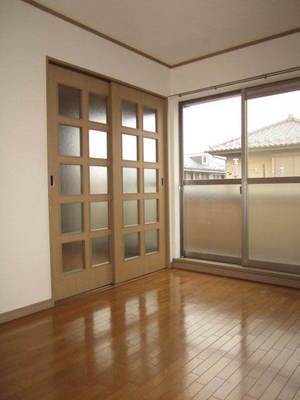 Other room space. In the top floor & 2 sided lighting, Is a room where there sense of openness.