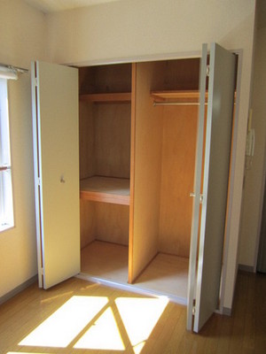 Receipt. Large closet