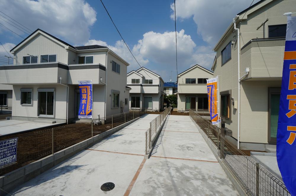 Local photos, including front road. Local Photos